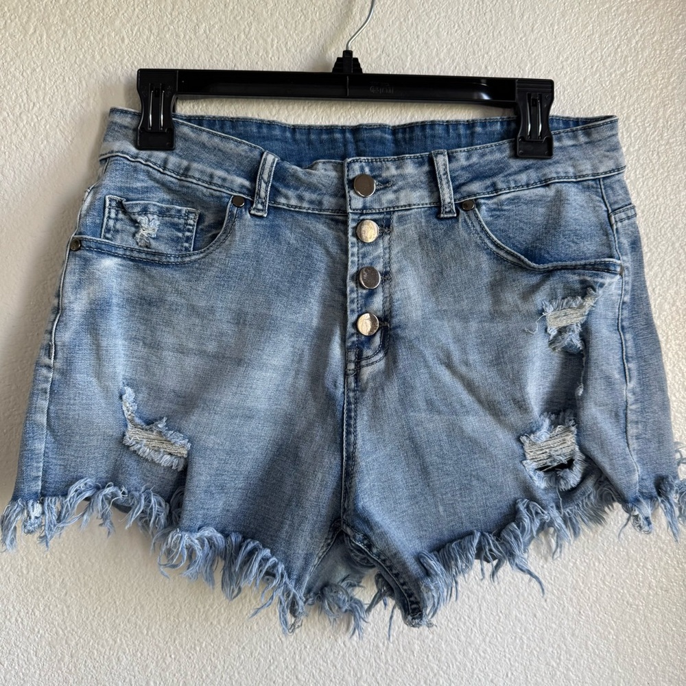 Trendy Frayed Hem Denim Shorts